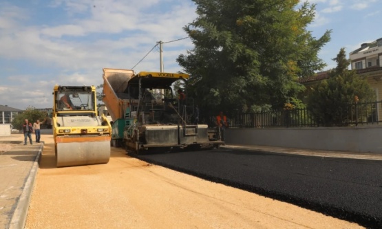 İnegöl Belediyesi Asfalt Seferberliği Başlattı: 4 Mahallede 800 Metre Yol Yenileniyor