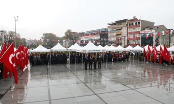 İnegöl'de 29 Ekim Cumhuriyet Bayramı Kutlamaları Başladı: Atatürk Anıtı'nda Çelenk Töreni