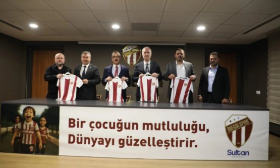 İnegölspor'dan Geleceğe Dev Miras: 60 Bin Öğrenciye Forma ve Eşofman Hediye Ediliyor