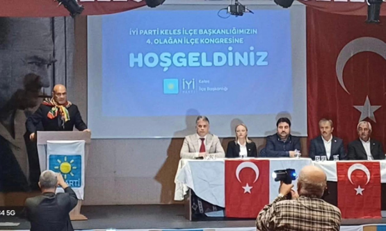 İYİ Parti Keles Kongresi'nde Turhan Çömez'den Sert Eleştiriler: 'Türkiye Ortadoğu Bataklığına Sürüklendi'