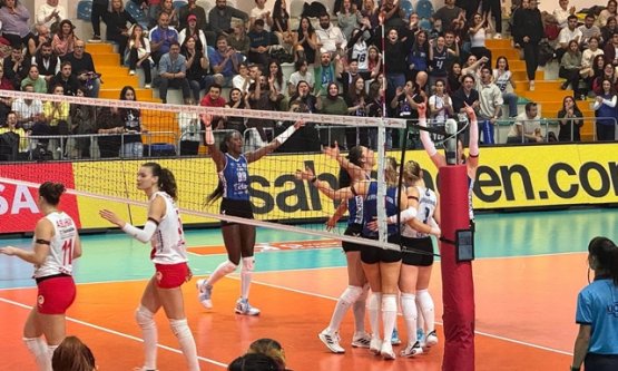 Nilüfer Belediyespor Eker, Nefes Kesen Maçta Aras Spor'u 3-2 Mağlup Etti