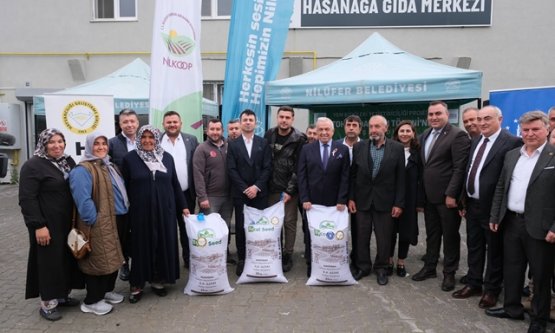 Nilüfer'de Tarımsal Kalkınma İçin Güç Birliği: 300 Üreticiye İtalyan Çimi Tohumu Dağıtıldı