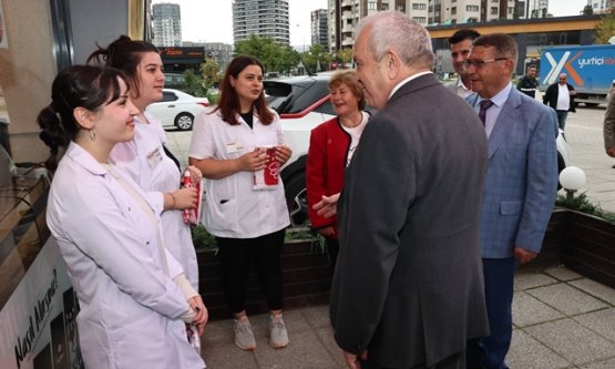 Nilüfer'de Cumhuriyet Coşkusu Sokaklara Taştı: Başkan Özdemir ve BESOB'dan Esnafa Atatürk Posteri Dağıtımı