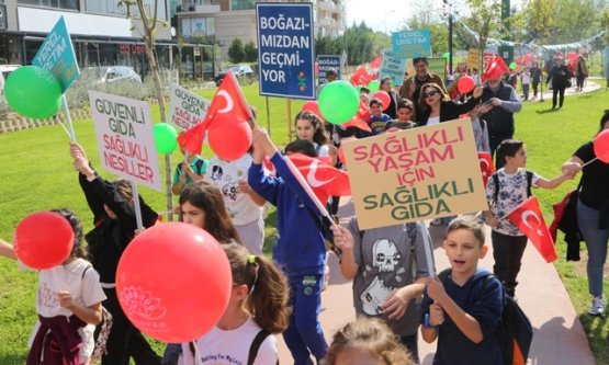 Nilüfer'de Dünya Gıda Günü Kutlaması: Sağlıklı Gıda Şenliği ile İsrafa Dikkat Çekildi