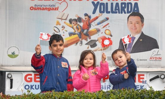 Osmangazi Belediyesi Gezici Kütüphane ile Cumhuriyet Coşkusunu Mahallelere Taşıdı