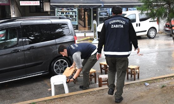 Osmangazi Belediyesi'nden Kaldırım İşgaline Sıfır Tolerans Operasyonu