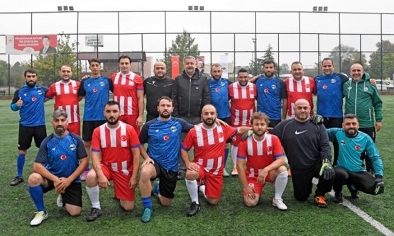 Osmangazi Belediyesi'nde Futbol Heyecanı: Geleneksel Halı Saha Turnuvası Başladı