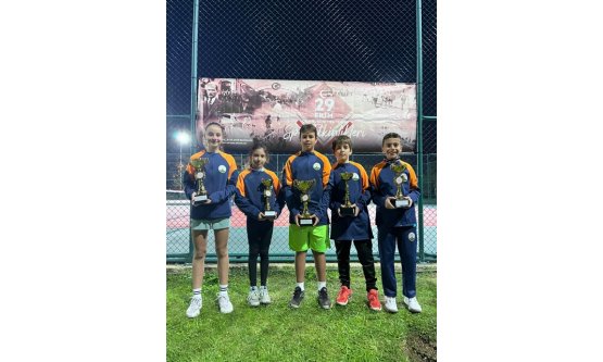 Osmangazi Belediyespor Tenis Takımı 29 Ekim Cumhuriyet Kupası'ndan Başarıyla Döndü