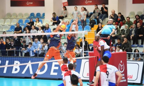 Osmangazi Belediyespor Voleybol Takımı Nefes Kesti: 2-0'dan Geri Dönüş Yetmedi