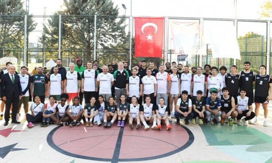Osmangazi'de 29 Ekim Coşkusu Basketbolla Kutlandı: 3x3 Turnuvası ve Soğukkuyu Sahası Açılışı