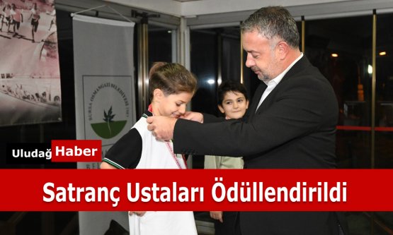Osmangazi'de 29 Ekim Coşkusu Satranç Turnuvası ile Taçlandı: Akıl Dolu Hamleler Yapıldı