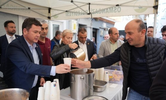 Başkan Erkan Aydın'dan Altınova Mahallesi'ne Cuma Çıkışı Ziyareti: Sosyal Belediyecilik Vurgusu