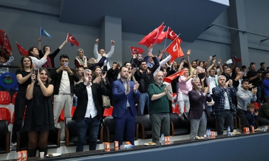 Bursa Büyükşehir Belediyespor'dan Avrupa'da Kritik Galibiyet: AEK Athens'i Farklı Geçti