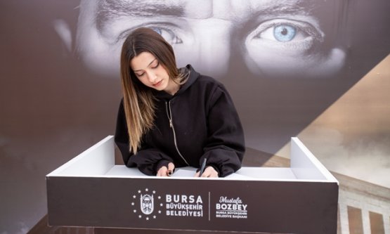 Bursa'da Ata'ya Özlem Satırlara Dökülüyor: Anı Defterleri Kuruldu