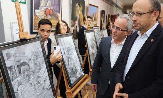 Bursa Zeki Müren GSL'den Sanatın Birleştirici Gücü: 'Kim Var?” Etkinliği Tam Not Aldı