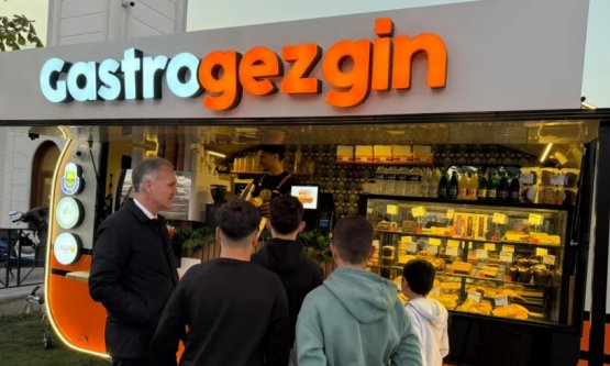 Gastro Kafe Konsepti Sokaklara Taştı: İnegöl Belediyesi'nden Mobil Lezzet Durağı 'Gastro Gezgin'