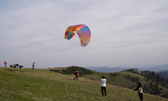 Gürsu'da Paraşütle Fidanlama Devrimi: Yanan Alanlar Tohum Toplarıyla Yeşerecek
