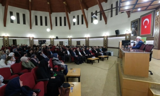 İnegöl Aile Okulu'nda 'Tesettür ve Mahremiyet' Semineri: Tayyip Elçi Tesettürün Önemine Dikkat Çekti