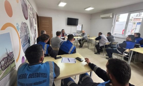 İnegöl Belediyesi'nden Veteriner İşleri Personeline Özel Eğitim: Arılara Güvenli Müdahale ve İlk Yardım