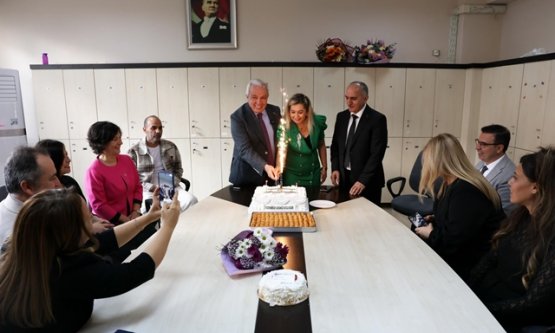 Nilüfer Belediye Başkanı Şadi Özdemir'den 24 Kasım Mesajı: 'Her Emek, Nilüfer'in Geleceğinde Bir Şiire Dönüşüyor'