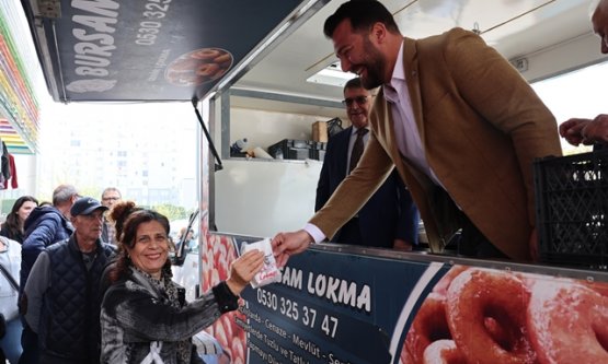 Nilüfer Belediyesi'nden Ekonomik Alışverişe Yeni Destek: 7. Giyim Pazarı Altınşehir'de Açıldı!