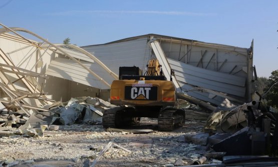 Nilüfer Belediyesi'nden Kaçak Yapıyla Mücadelede Kararlı Adım: İki İş Yeri Yıkıldı