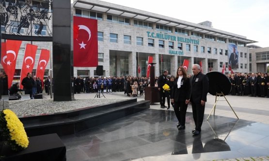 Nilüfer'de Ata'ya Veda Değil, Sorumluluk Devri: Cumhuriyet Meydanı'nda Anma Töreni