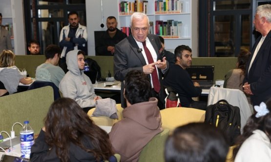 Nilüfer'de Vize Öncesi Moral Ziyareti: Başkan Şadi Özdemir Koza Kütüphane'de Öğrencilerle Buluştu