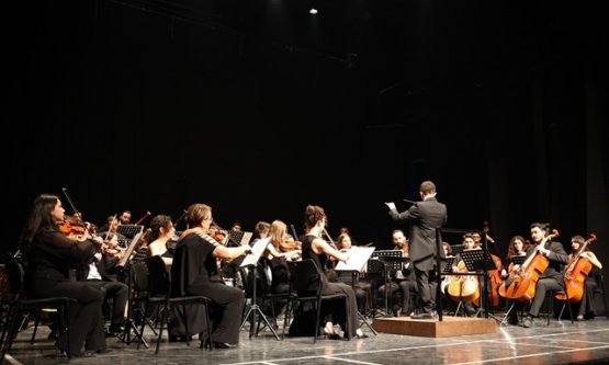 Nilüfer'den Ata'ya Müzikle Saygı: Senfoni Orkestrası'ndan Anma Konseri