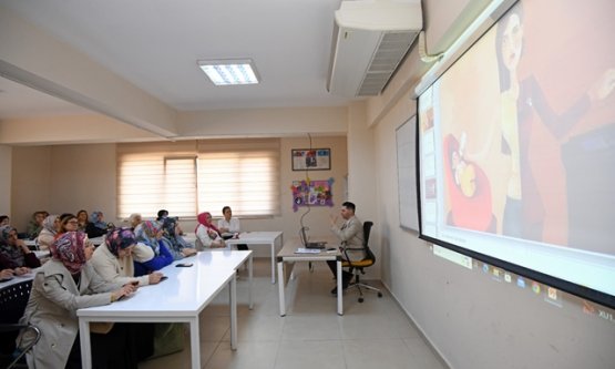 Osmangazi Belediyesi'nden 25 Kasım Farkındalığı: OSMEK Kursiyerlerine ‘Kadın ve Toplum' Söyleşisi