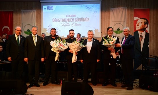 Osmangazi Belediyesi'nden Eğitimcilere Özel 24 Kasım Kutlaması: Muhtarlar Korosu Sahne Aldı