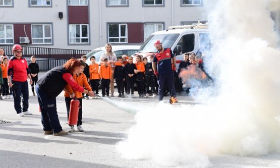 Osmangazi Belediyesi'nden Miniklere Afet Bilinci: Mümin Canbaz İlkokulu'nda Kapsamlı Tatbikat