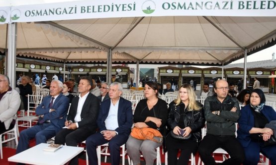 Osmangazi Kitap Fuarı İkinci Gün Coşkusu: Edebiyatın Kalbi Osmangazi Meydanı'nda Attı