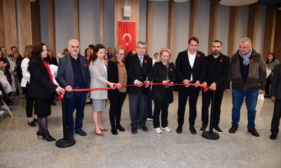 Osmangazi'de Anlamlı Anma: 'Balkanlar'da Açan Çiçek' Sergisi ve Atatürk'ün Liderlik İnşası Söyleşisi