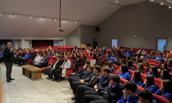 Başkan Alper Taban, Altın Nesil Öğrencileriyle Buluştu: İnegöl'ü 'Genç Bakış' Açısıyla Şekillendiriyor