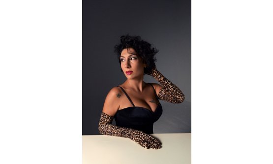 Burcu Kısakürek'ten 'Denizler' Teklisi: Hüzünlü Sitem Disko Ritmiyle Buluştu