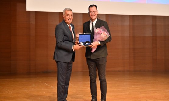 Bursa Büyükşehir'den Öğretmenlere Yoğun İlgi: 'Eğitimde Yeni Yaklaşımlar Konferansı' Tamamlandı