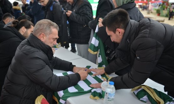 Bursa Yeni Yıl Meydanı'nda Bursaspor Rüzgarı: Taraftarlar Yıldızlarla Buluştu!
