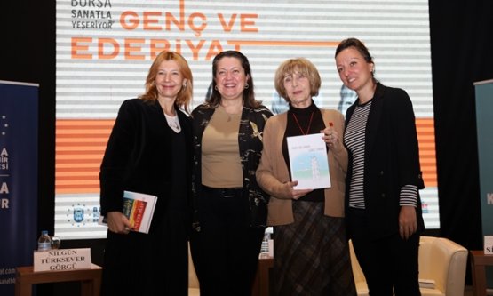 Bursa'da Edebiyat Rüzgarı: Usta Yazar Ayşe Kulin Gençlerle Buluştu!