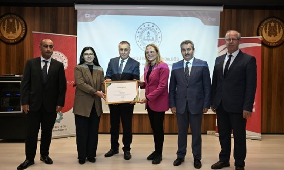 Bursa'nın Gururu İnegöl İlkokulu: Sıfır Atık Yarışmasında İl Birinciliği ve Çevre Beratı!