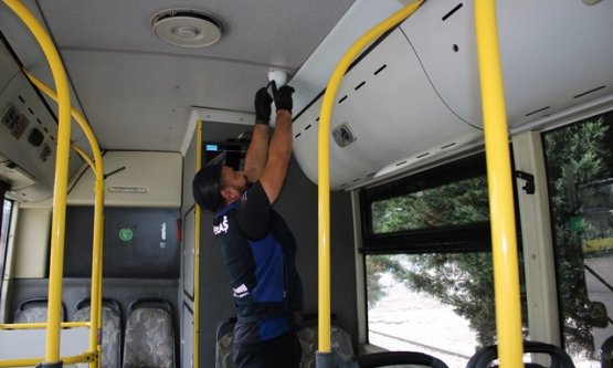 BURULAŞ Otobüslerinde Güvenlik Artırıldı: Kapı Kameraları Kör Noktaları Ortadan Kaldırdı