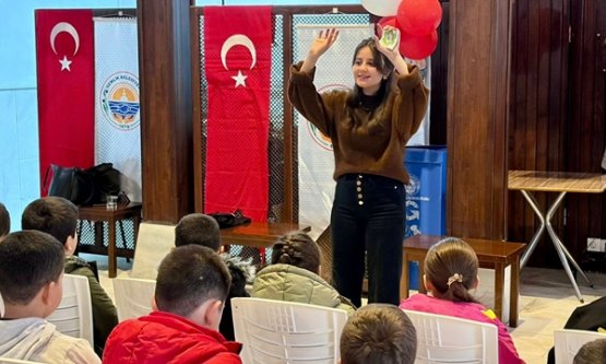 Gemlik'te 10 Aralık İnsan Hakları Günü: Çocuklara 'Çocuk Hakları Semineri' Düzenlendi
