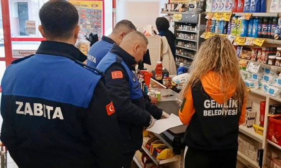 Gemlik'te Market Denetimi: Son Kullanma Tarihi Geçmiş Ürünlere Geçit Yok!