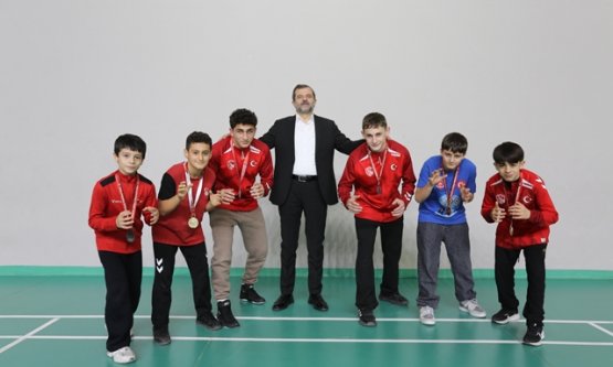 Gürsu'da Şampiyonlar Geçidi: Başarılı Sporcular Ödüllerine Kavuştu!