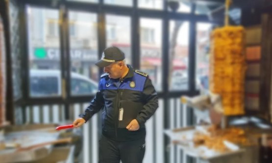 İnegöl Belediyesi Zabıta Ekipleri Dönercileri Mercek Altına Aldı: Yoğun Gıda Denetimleri Başladı