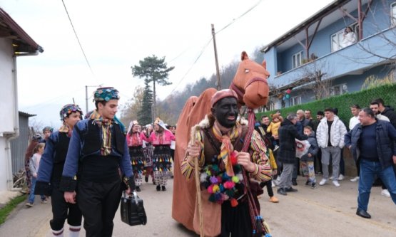 İnegöl'de Kadim Gelenek Yaşatılıyor: 'Toprağın Uykusu' Etkinliğiyle Kış Karşılandı!