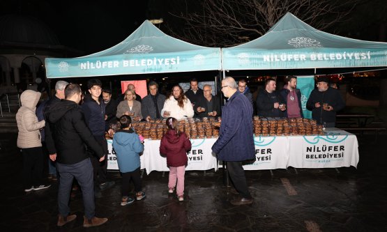 Nilüfer'de Regaip Kandili Bereketi: 13 Farklı Noktada 6 Bin Kandil Simidi Dağıtıldı!