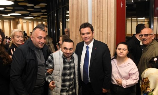 Osmangazi Belediyesi'nden Yürekleri Isıtan Buluşma: Başkan Aydın Engelli Bireylerle Bir Araya Geldi