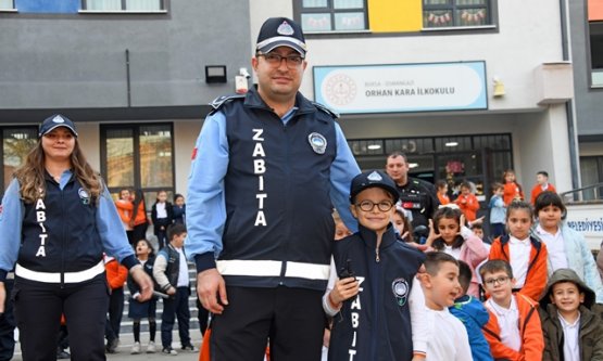 Osmangazi Belediyesi'nden Miniklere Zabıta Eğitimi: Şehir Düzenini Uygulamalı Öğrendiler