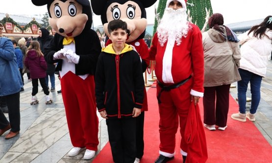 Osmangazi Meydanı'nda Yeni Yıl Coşkusu Başladı: 20 Gün Sürecek Festival Heyecanı